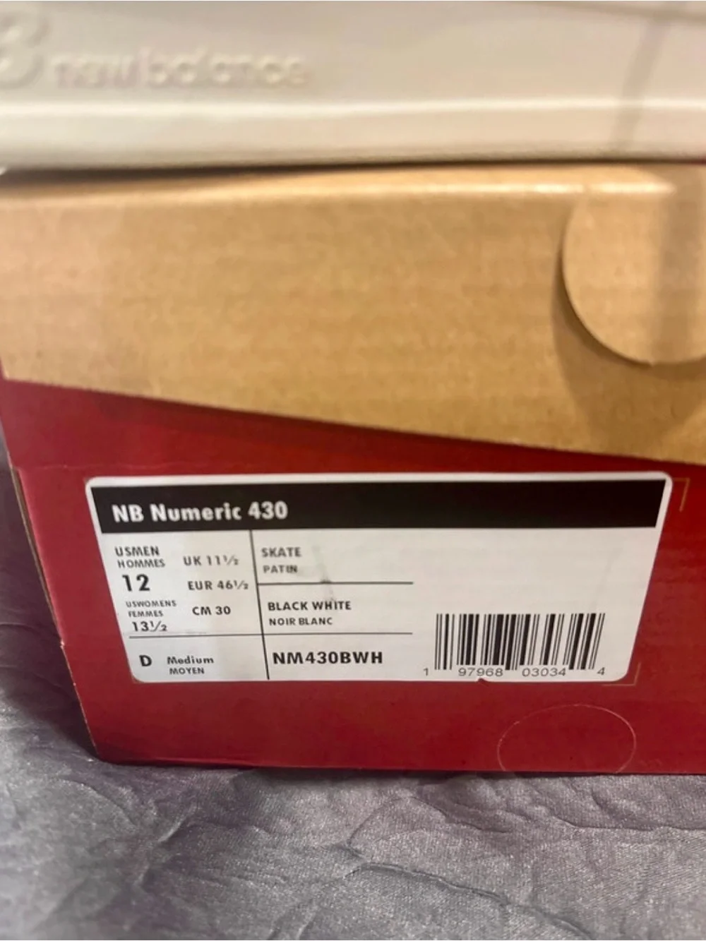 New Balance Men's Black and White Casual Sneakers